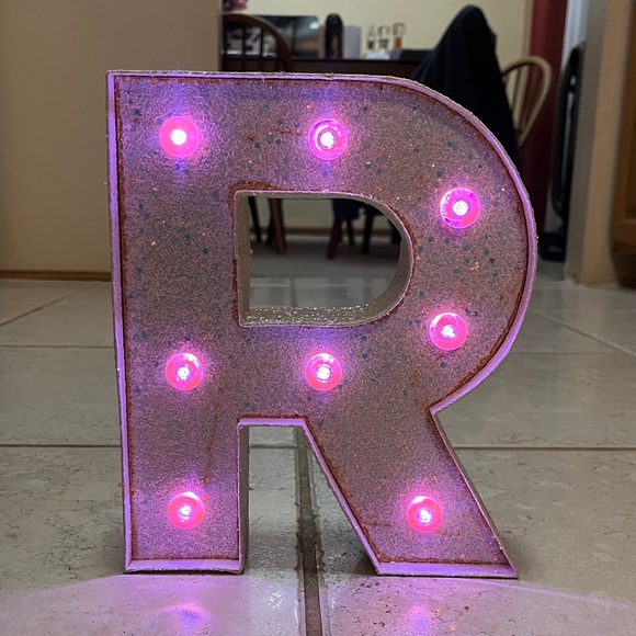 Light-Up Letter R - Picture 2 of 13